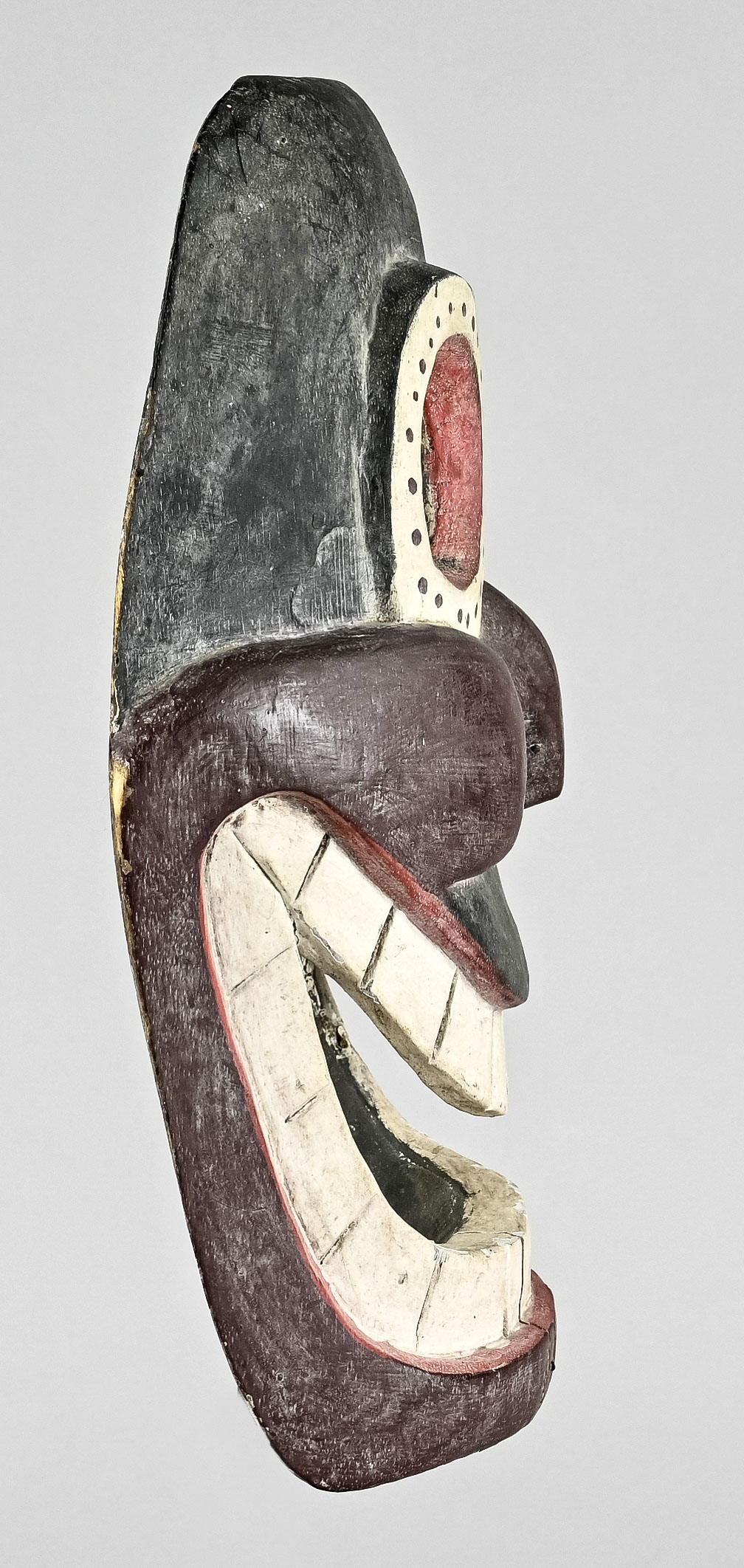 Maske, Afrika, wohl Schamanenmaske mit gewölbten Backen und großem lachenden Mund mit angedeuteten  - Bild 2 aus 3