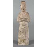 China Figur, Tang - Dynastie (618 - 907), alt gebrannter Ton, um ca 700 n. Chr., vollständige Figur