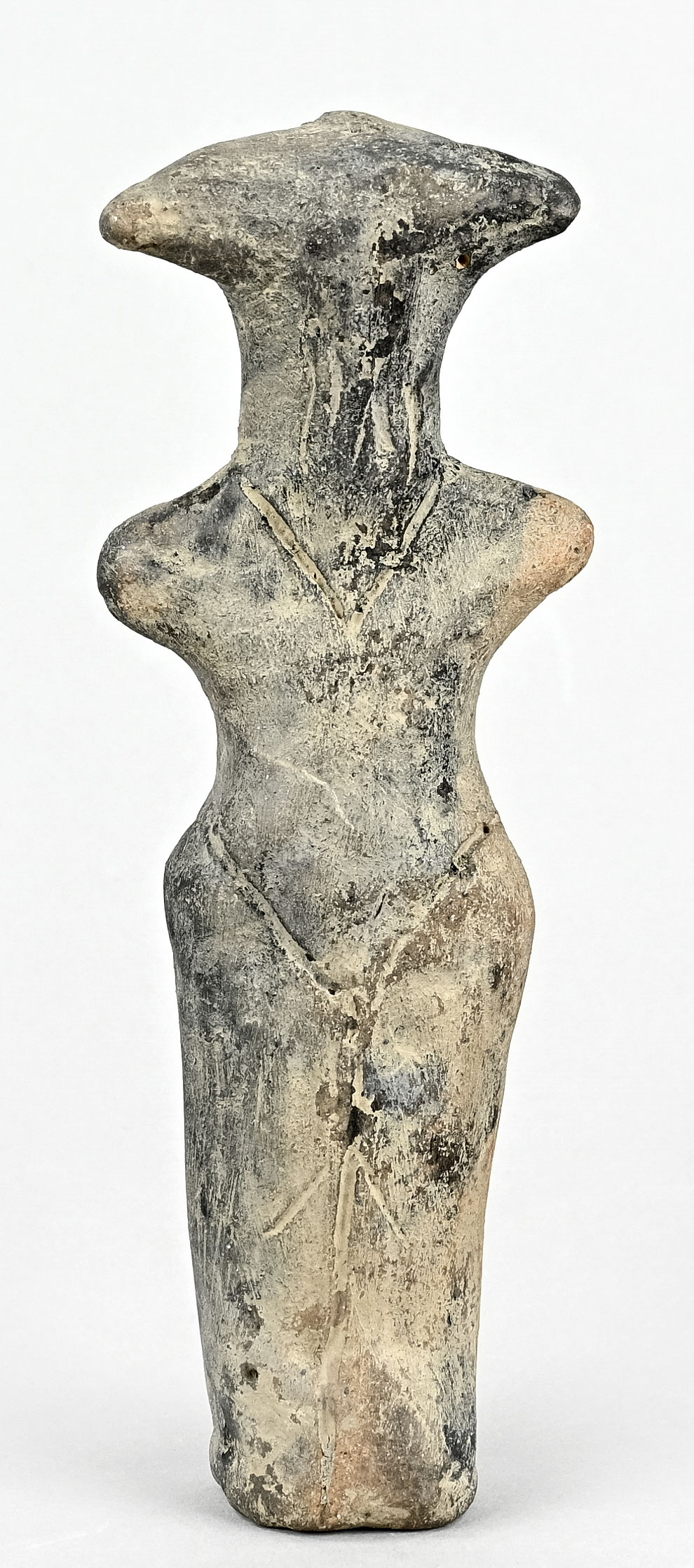 Weibliches Idol, Terrakotta, Armstümpfe, Augen geritzt, spitze seitliche Ohren, Brustwarzen und Bau - Bild 2 aus 3
