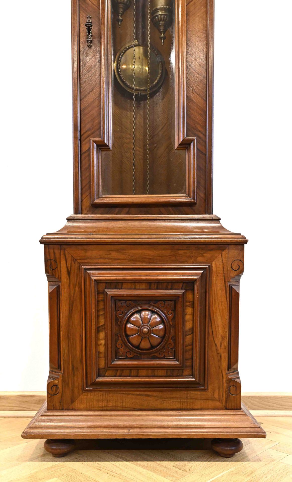 Impressive grandfather clock from the Wilhelminian period, around 1900 in Berlin, solid walnut with - Image 4 of 7