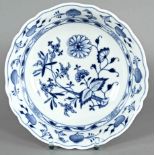 Große Gemüseschale, Meissen, blaue Schwertermarke Meissen, Knauf Schwerter um 1900, 1. Wahl, Höhe 8