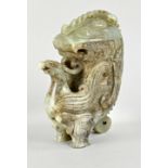 Antikes Phönix-Deckelgefäß, China, späte Shang-Dynastie (1600 - 1050 v. Chr.), hellgrüne Jade, fein