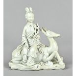 Porzellanfigur, China, "Chinesin auf Glückstier", weißes Porzellan, glasiert, Höhe 23 x 21 cm, Rück
