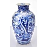 China Vase, reiche Malerei im Blau, mit Vögeln, Bambus und Blüten, Höhe 40 cm, Dm ca 22 cm, kl. Gla