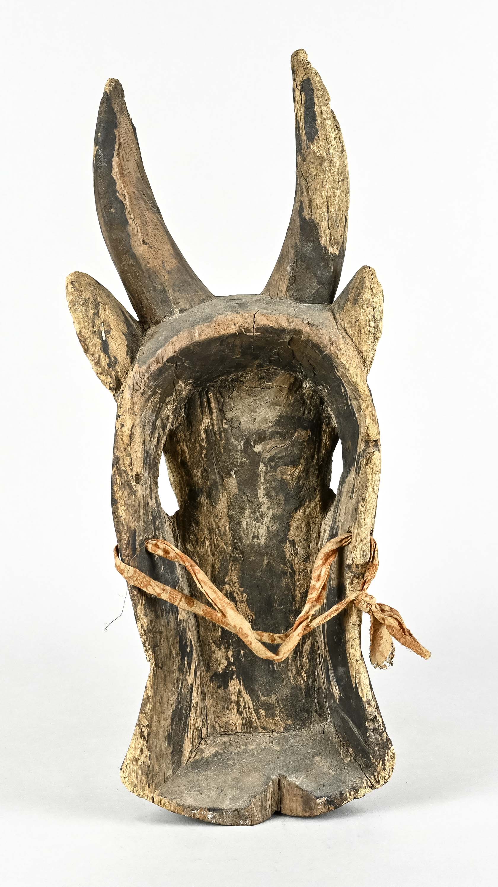Gehörnte Tiermaske mit seitlichen Augen, Afrika, Höhe ca. 47 cm, starke Altersspuren. - Bild 3 aus 3