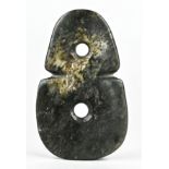 Hongshan Kultur Jadeobjekt, 8-Förmiges Amulet "gewickelter Drachen" (coiled dragon), innere Mongole