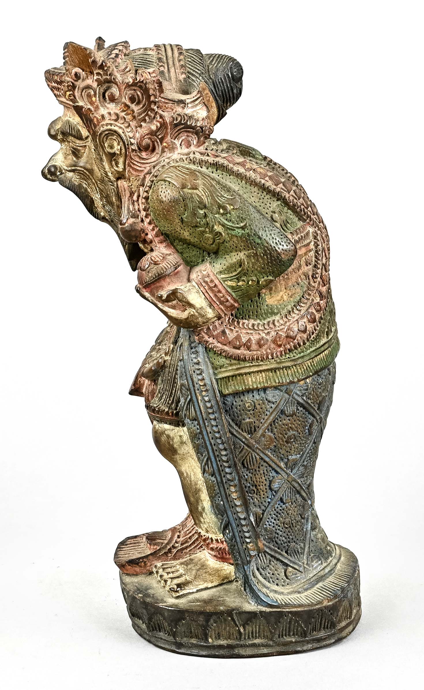 Indonesische Holzfigur, farbig gefasst, Höhe 28,5 cm, Sockel Dm 13 cm, Kopfbedeckung beschädigt - Bild 3 aus 5