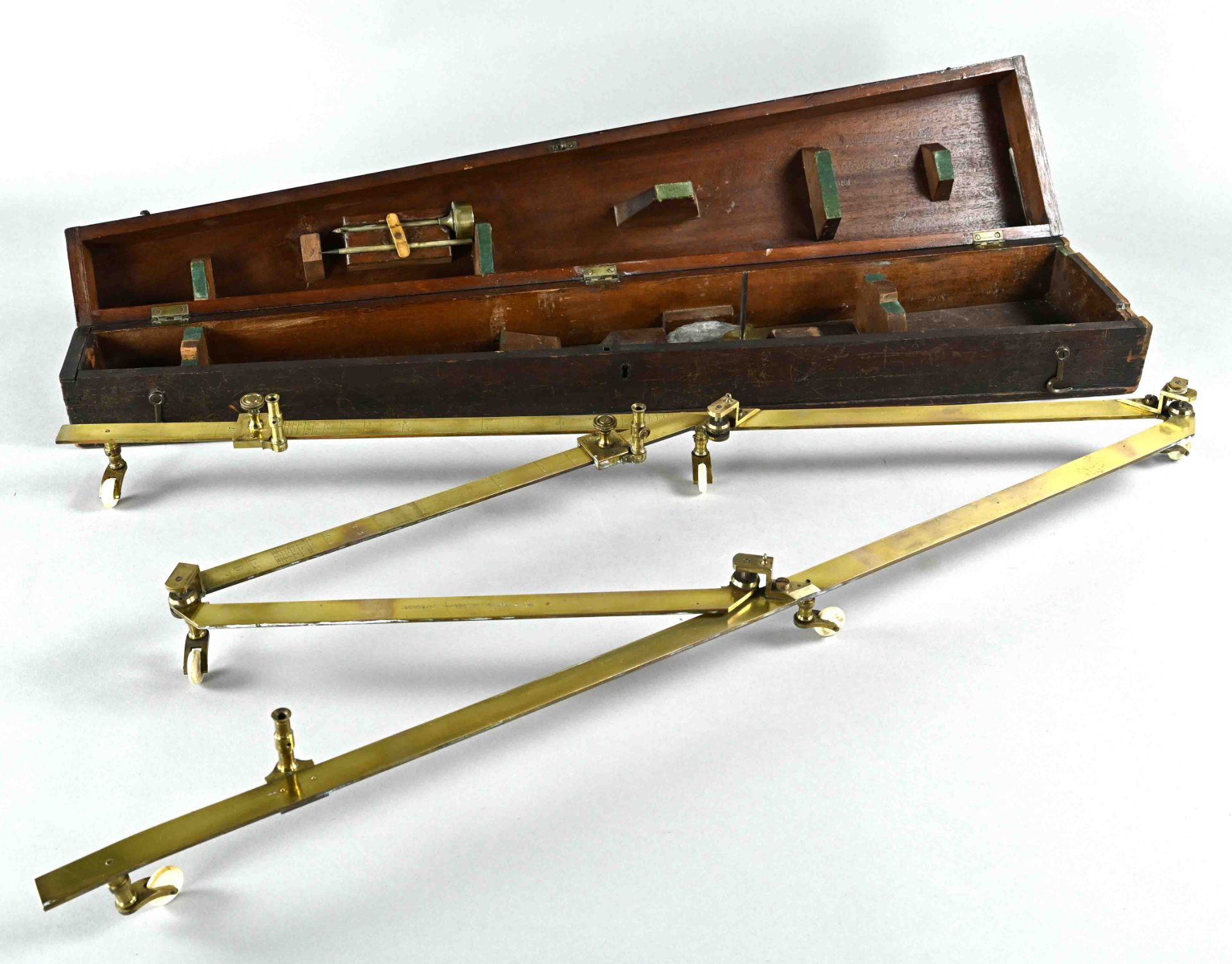 Pantograph, England, 19th century, varnished brass, movable frame, ivory wheels, in mahogany case, 