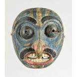 Kwakiuti Maske, Nordamerika, Grünliche Gesichtsmaske mit Vogelschnabel, hervorgewölbten Kugelaugen