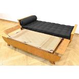 Schwedisches Daybed, ca. 1925, Birke, blauer Bezug, Bett mit Schublade, Höhe 64 cm, Länge 207, Tief