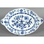 Große Servierplatte mit Handhaben, Meissen, blaue Schwertermarke Meissen, Knaufschwerter ab 1860, 2