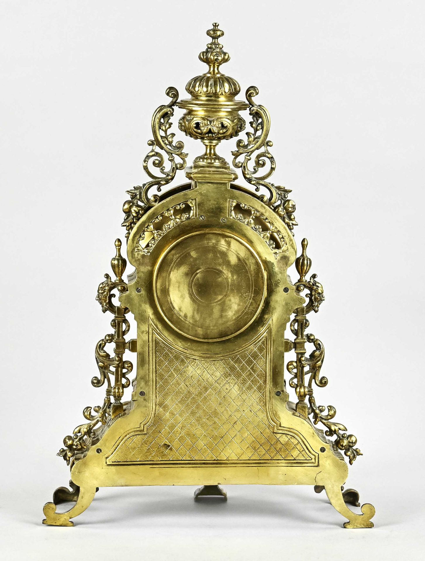 Impressive pendulum with 2 candlesticks as side plates, France around 1880, brass, great openwork,  - Image 2 of 3