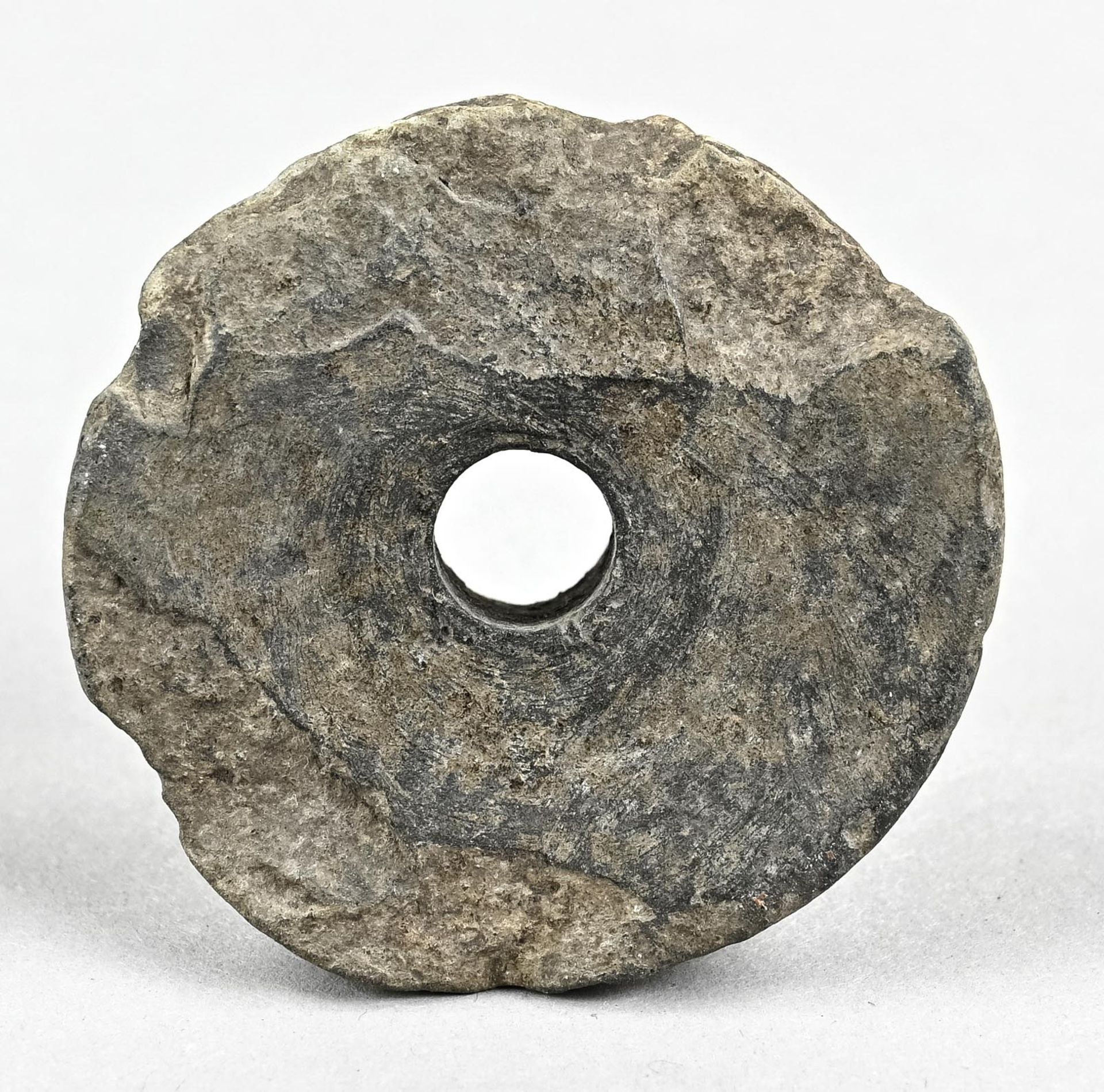 Hemispherical round millstone(?), with characters on the outside, round opening, dm 5.2 cm - Image 2 of 3