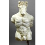 Minotaurus, große Marmorfigur, Italien, 18. /19. Jh., Gestalt mit menschlichem Körper und dem Kopf