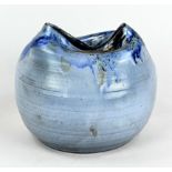 Vase, deutsch um 1980, Keramik, blau - grau glasiert, Höhe 21 cm, Dm 24 cm, am Boden Monogramm "TS"