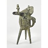 Rituales Weingefäß "Yue", China, Wohl Shang - Dynastie oder später, Bronze, schöne Patina, runder K