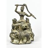 Bronzestatue, Indien, "Junge Frau opfert ihre Haare", Höhe 18 x 13 x 10 cm