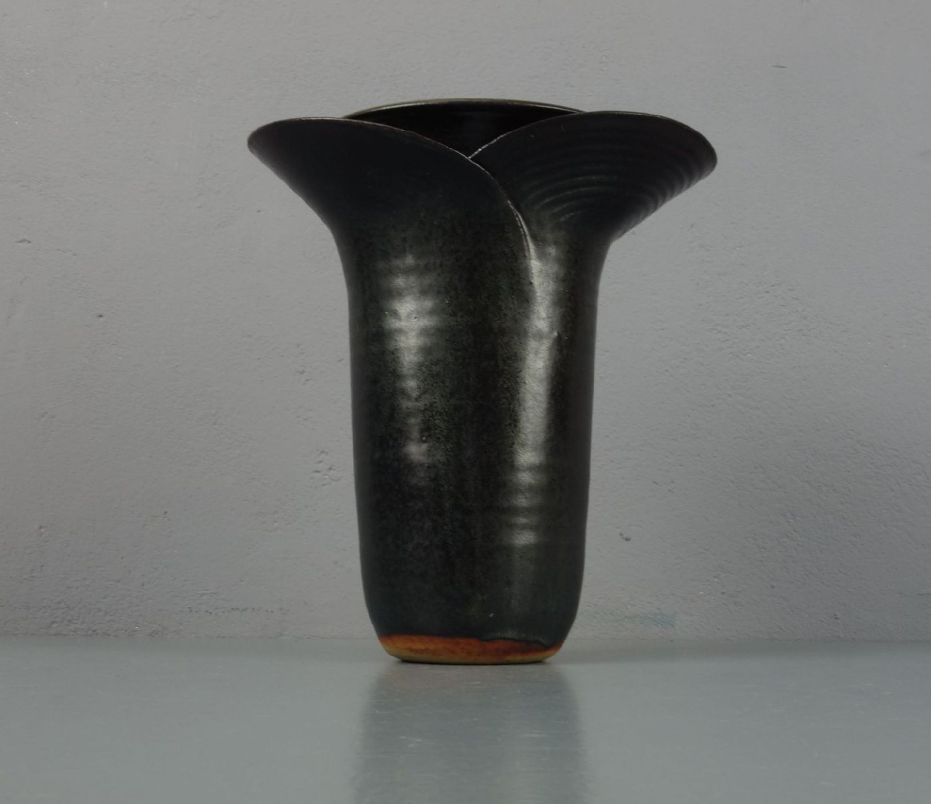 BARBARA SCHWÄMMLE: SKULPTURALE KUNST / VASE - Image 3 of 4