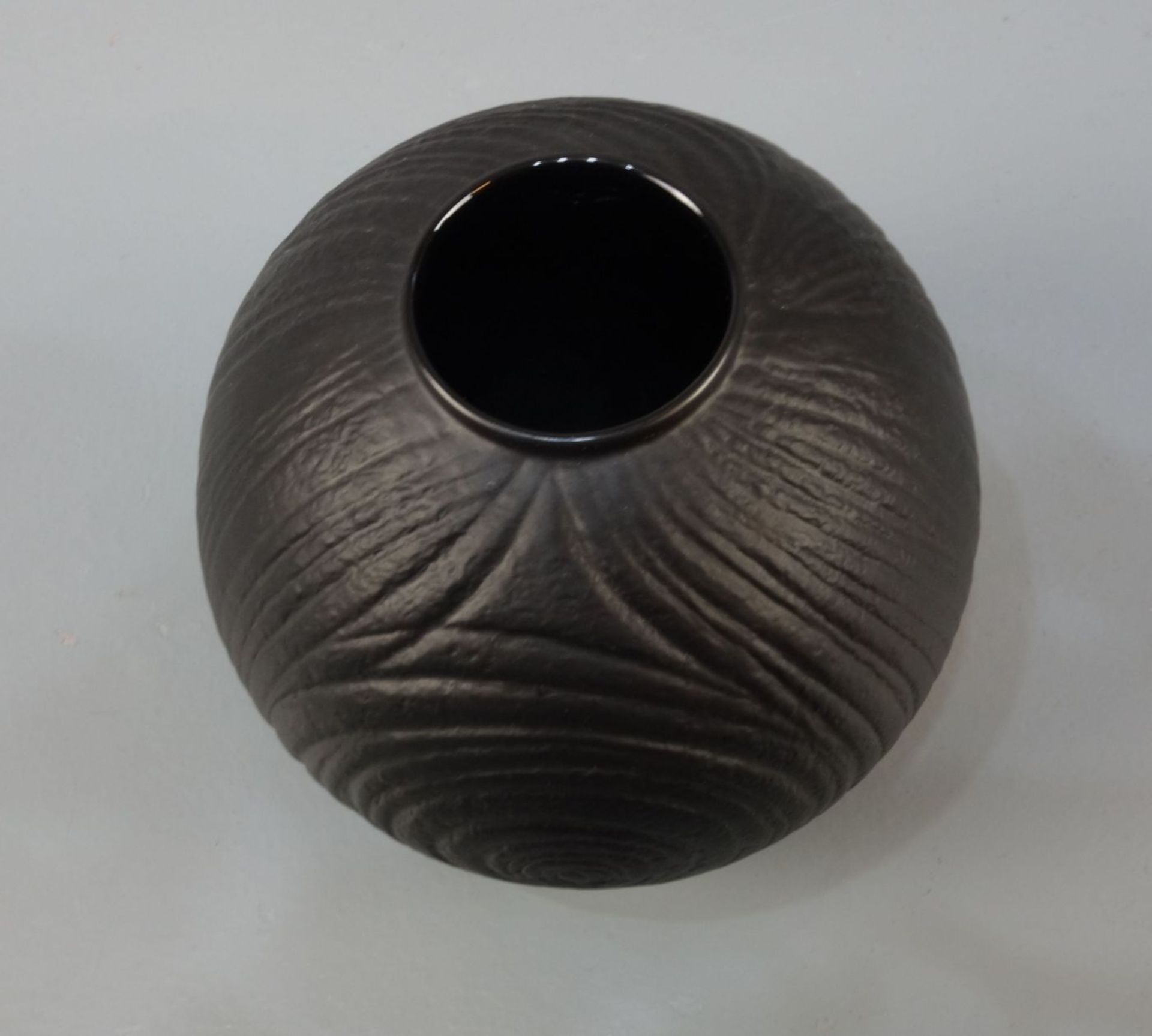 VASE - Image 3 of 4