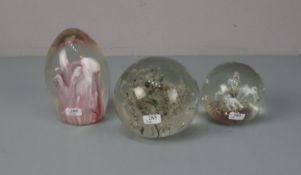 3 PAPERWEIGHTS / BRIEFBESCHWERER