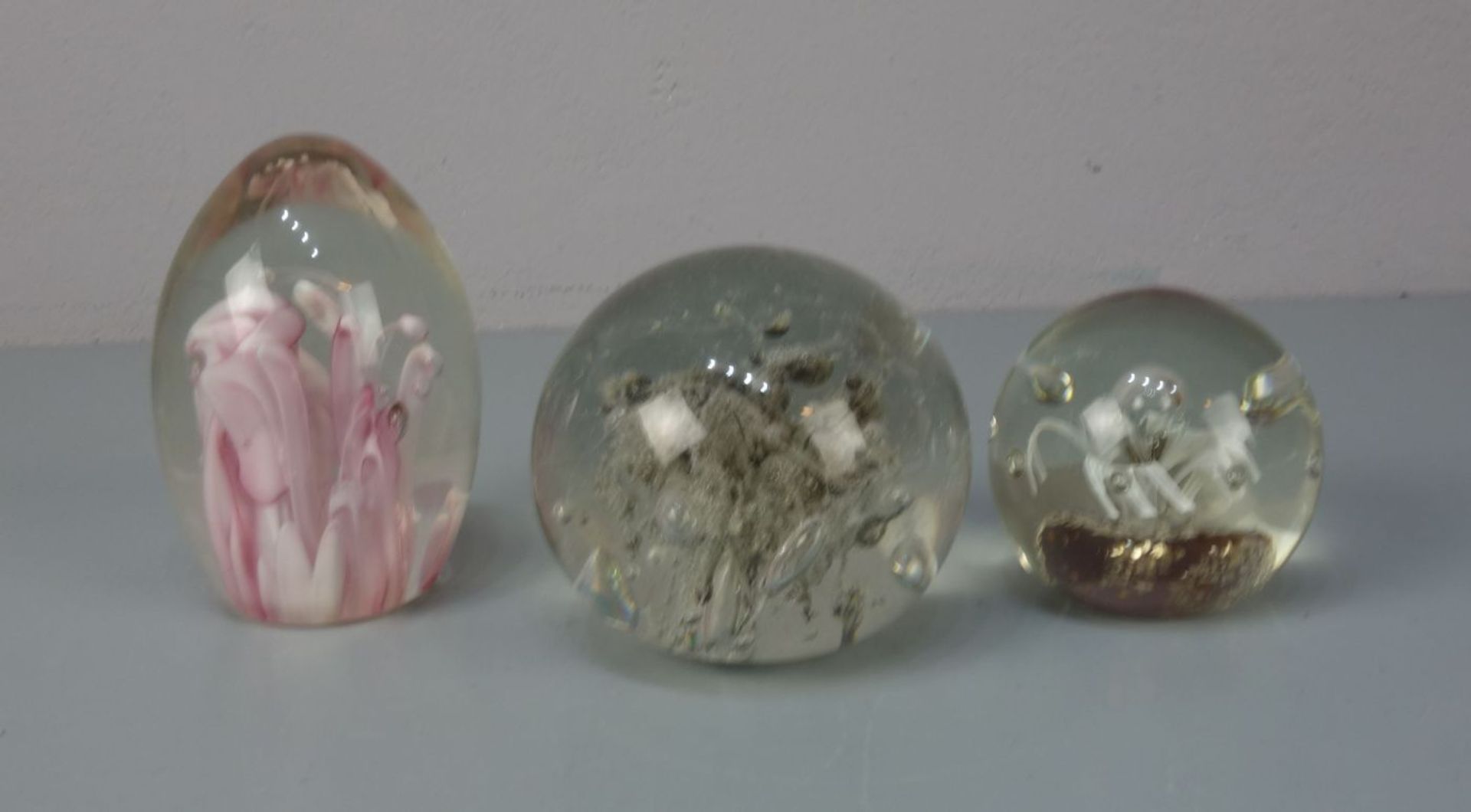 3 PAPERWEIGHTS / BRIEFBESCHWERER - Image 2 of 2