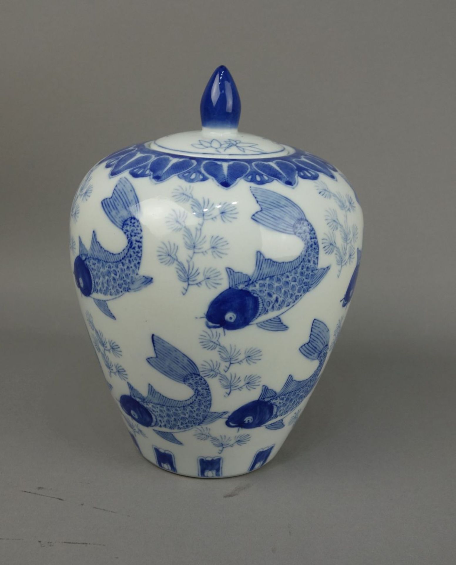 CHINESISCHE VASE MIT FISCHMOTIVEN - Image 2 of 5