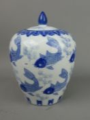 CHINESISCHE VASE MIT FISCHMOTIVEN