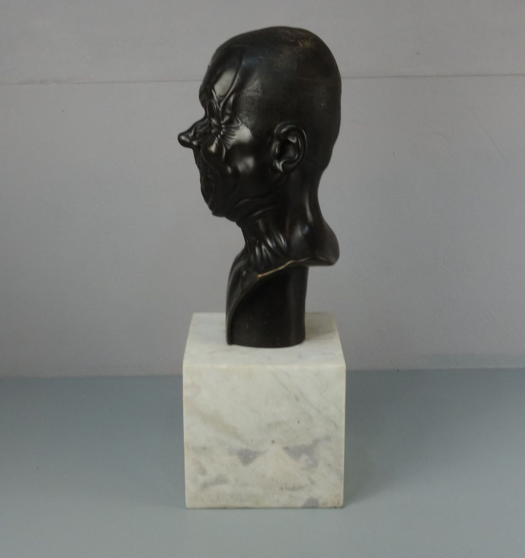 FRANZ-XAVER MESSERSCHMIDT - SKULPTUR: "CHARAKTERKOPF" - Image 3 of 5