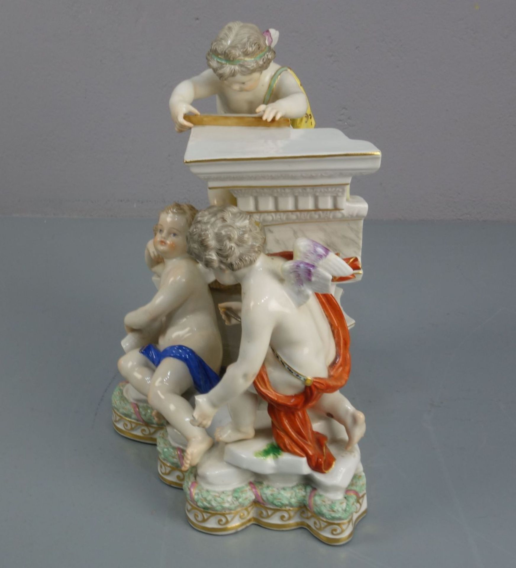 SELTENE MEISSEN FIGURENGRUPPE "ALLEGORIE DER ARCHITEKTUR" - Bild 2 aus 5