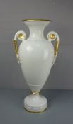 GROSSE KPM VASE "ROSETTENHENKEL"