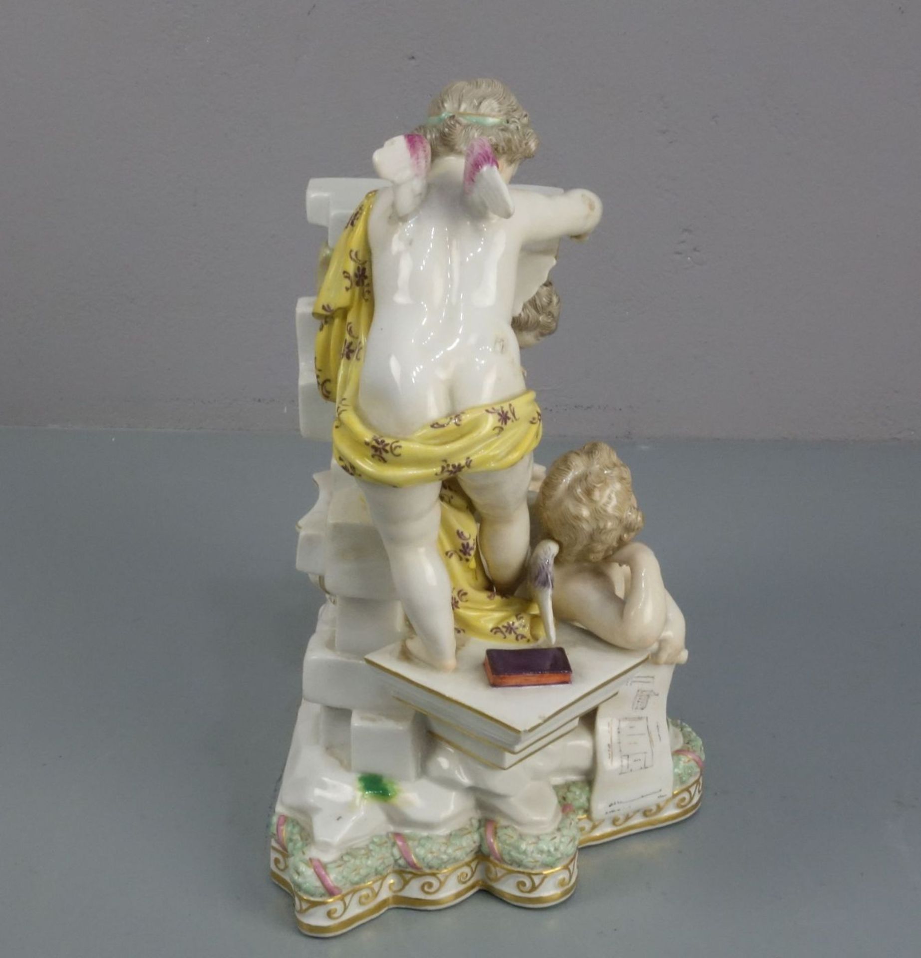 SELTENE MEISSEN FIGURENGRUPPE "ALLEGORIE DER ARCHITEKTUR" - Bild 4 aus 5