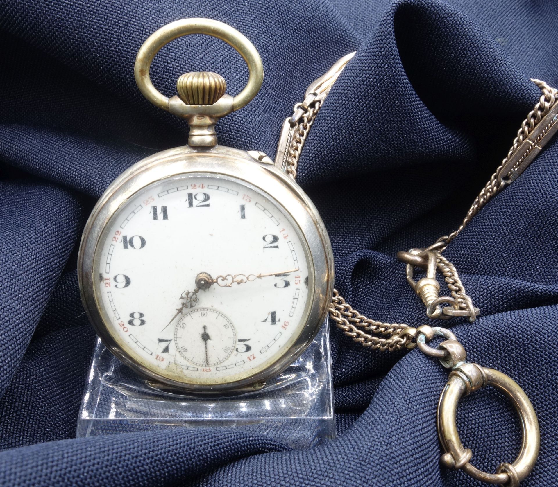 SILVER POCKET WATCH WITH POCKET WATCH CHAIN