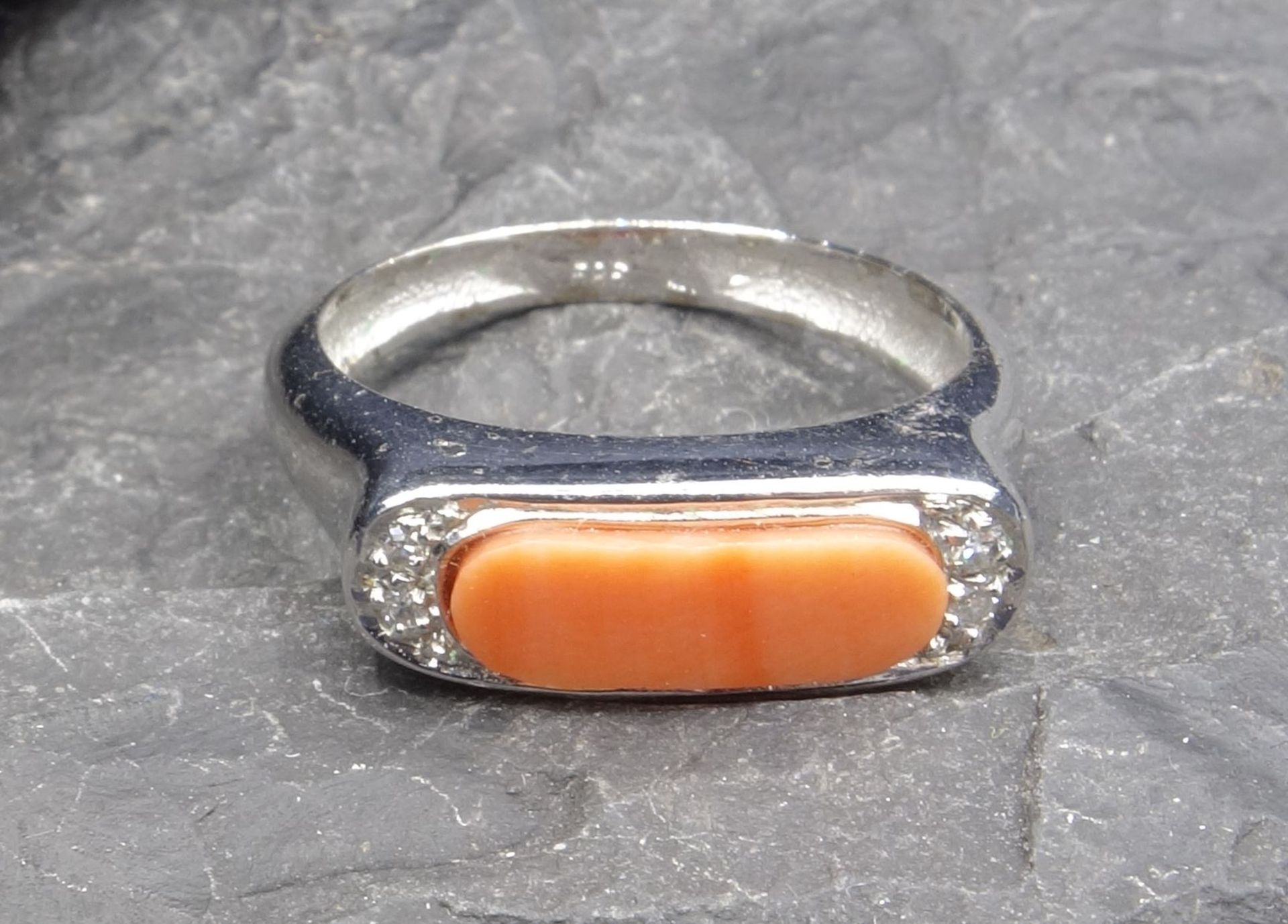 RING WITH CORAL AND DIAMONDS - Image 4 of 4