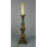 GROSSE TISCHLAMPE MIT BALUSTERFUSS