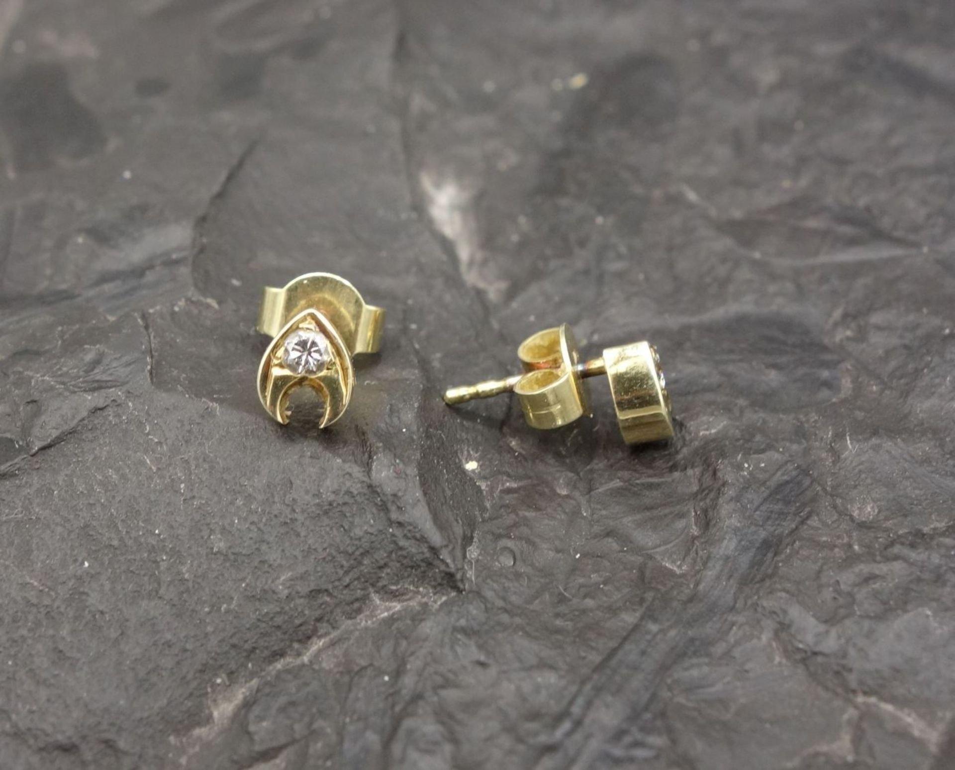 EAR STUDS - Image 3 of 3