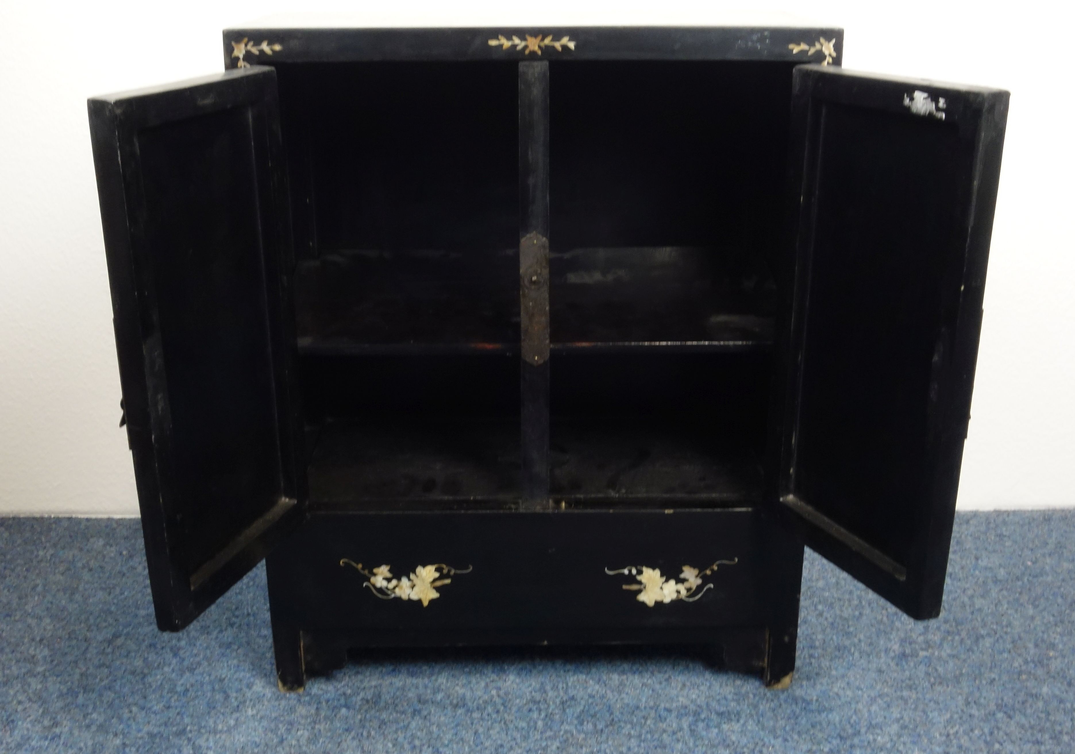 LACQUER CABINET WITH MOTHER OF PEARL MARKETERIES - Image 2 of 5