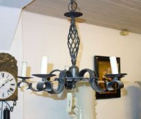 HANDGESCHMIEDETE LAMPE