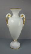 GROSSE KPM VASE  "ROSETTENHENKEL"