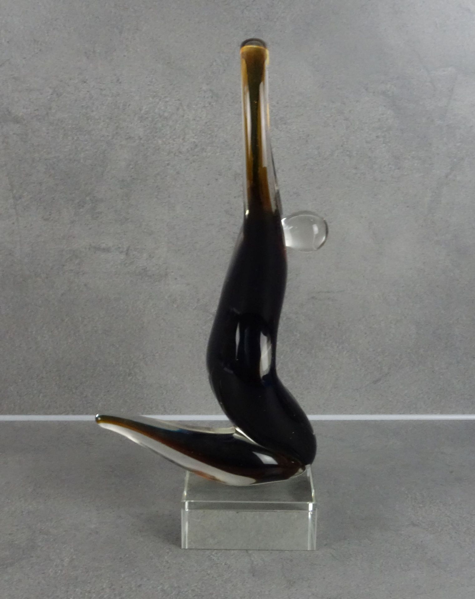 GLASS SCULPTURE "SQUATTING" - Image 4 of 4