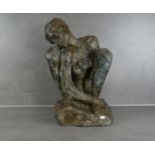 AUGUSTE RODIN - SKULPTUR: "DIE KAUERNDE"