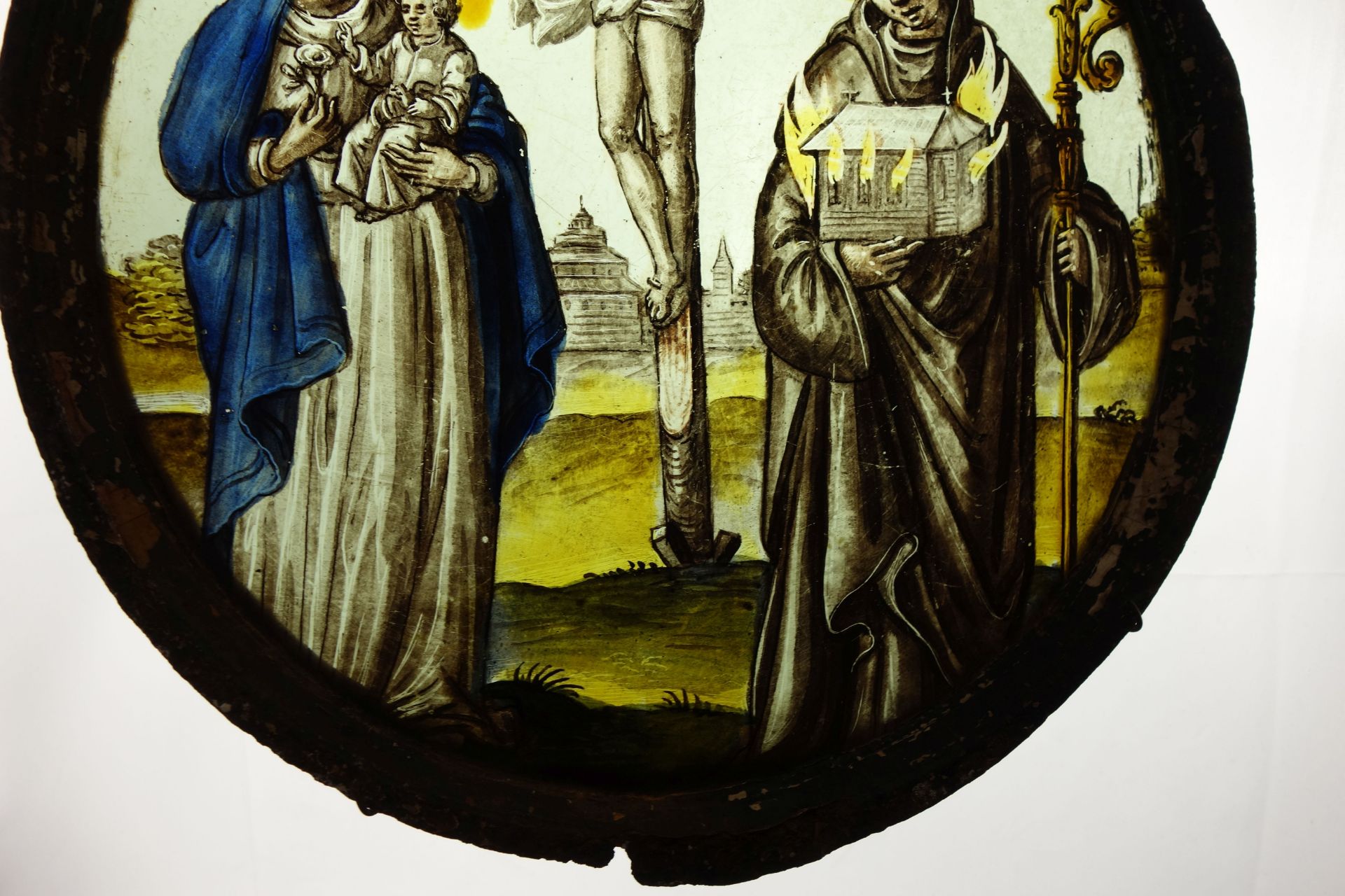 RELIGIOUS CABINET PANE / STAINED GLASS ON ROUND PANE - Image 6 of 7