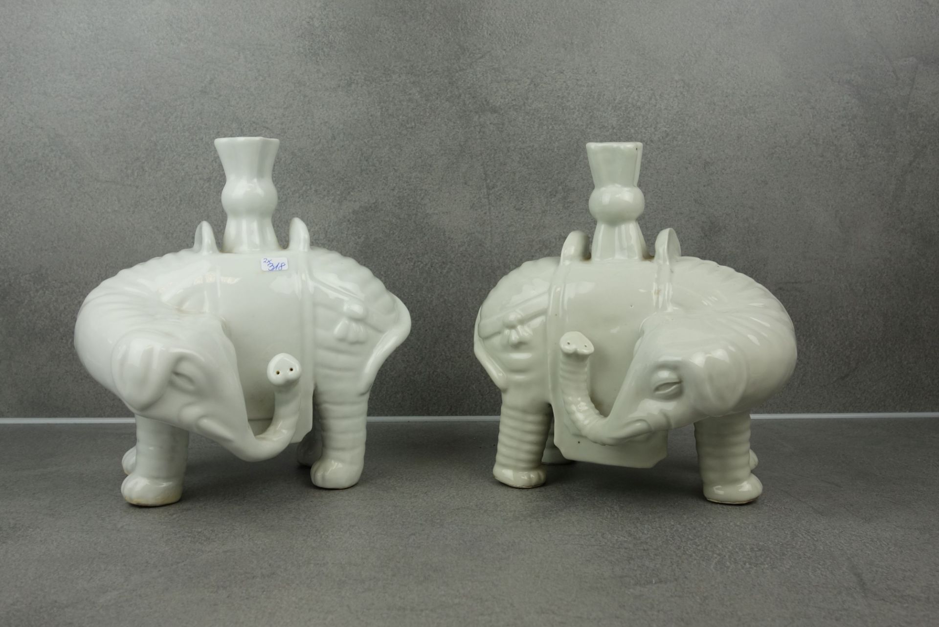 BLANC DE CHINE ELEPHANTS