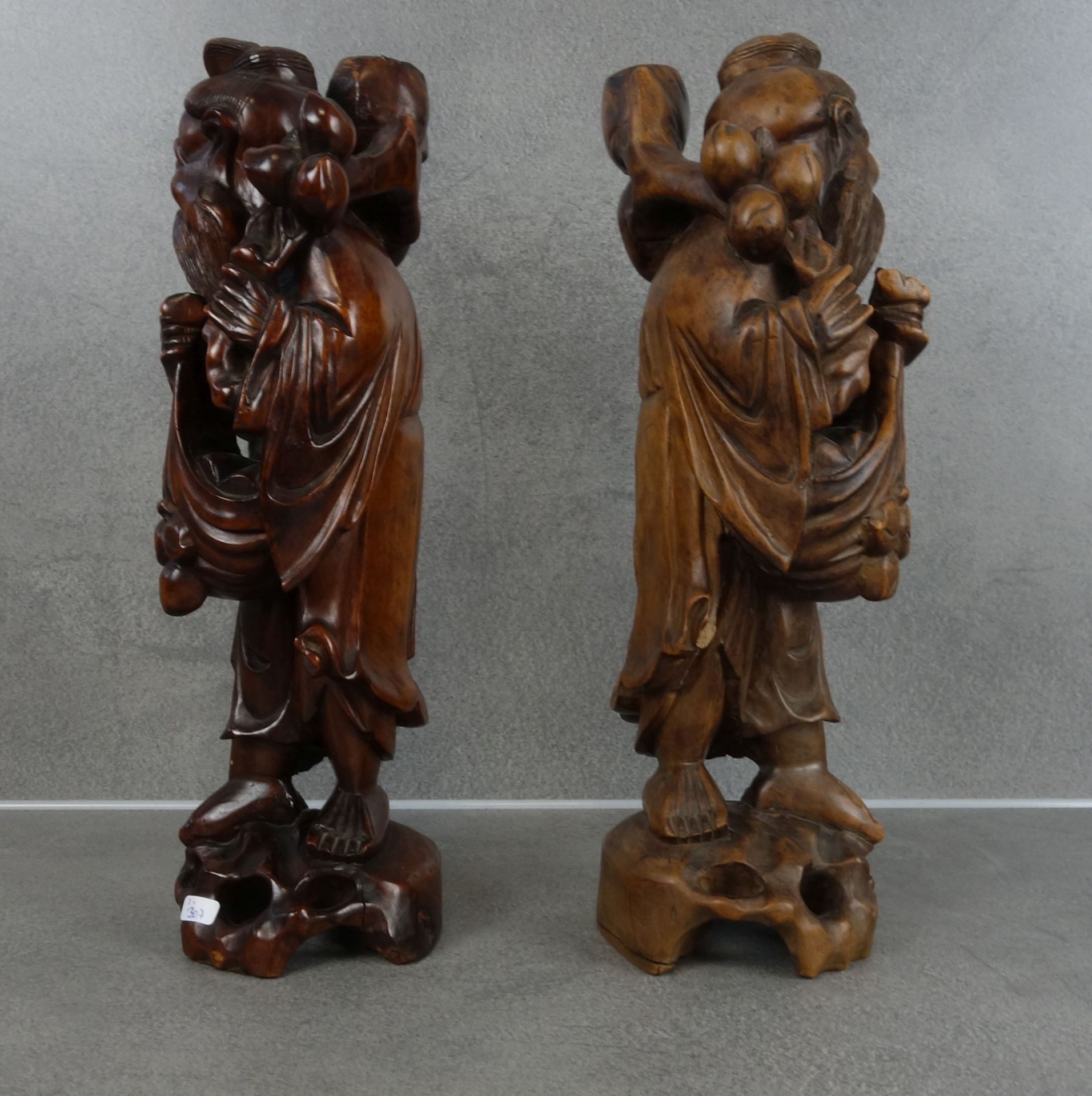 ZWEI ASIATISCHE HOLFIGUREN - Bild 3 aus 3