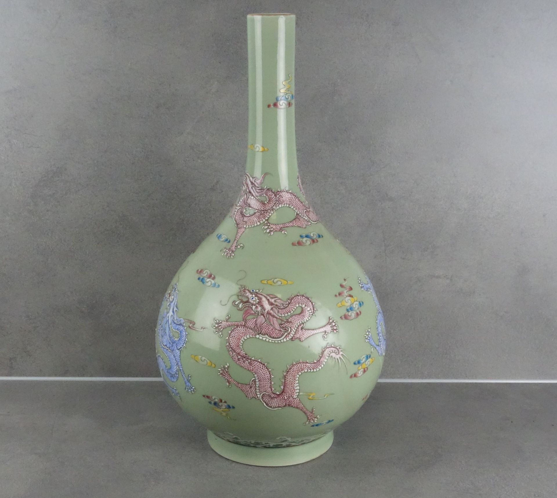 VASE MIT DRACHENMOTIVEN - Bild 3 aus 5