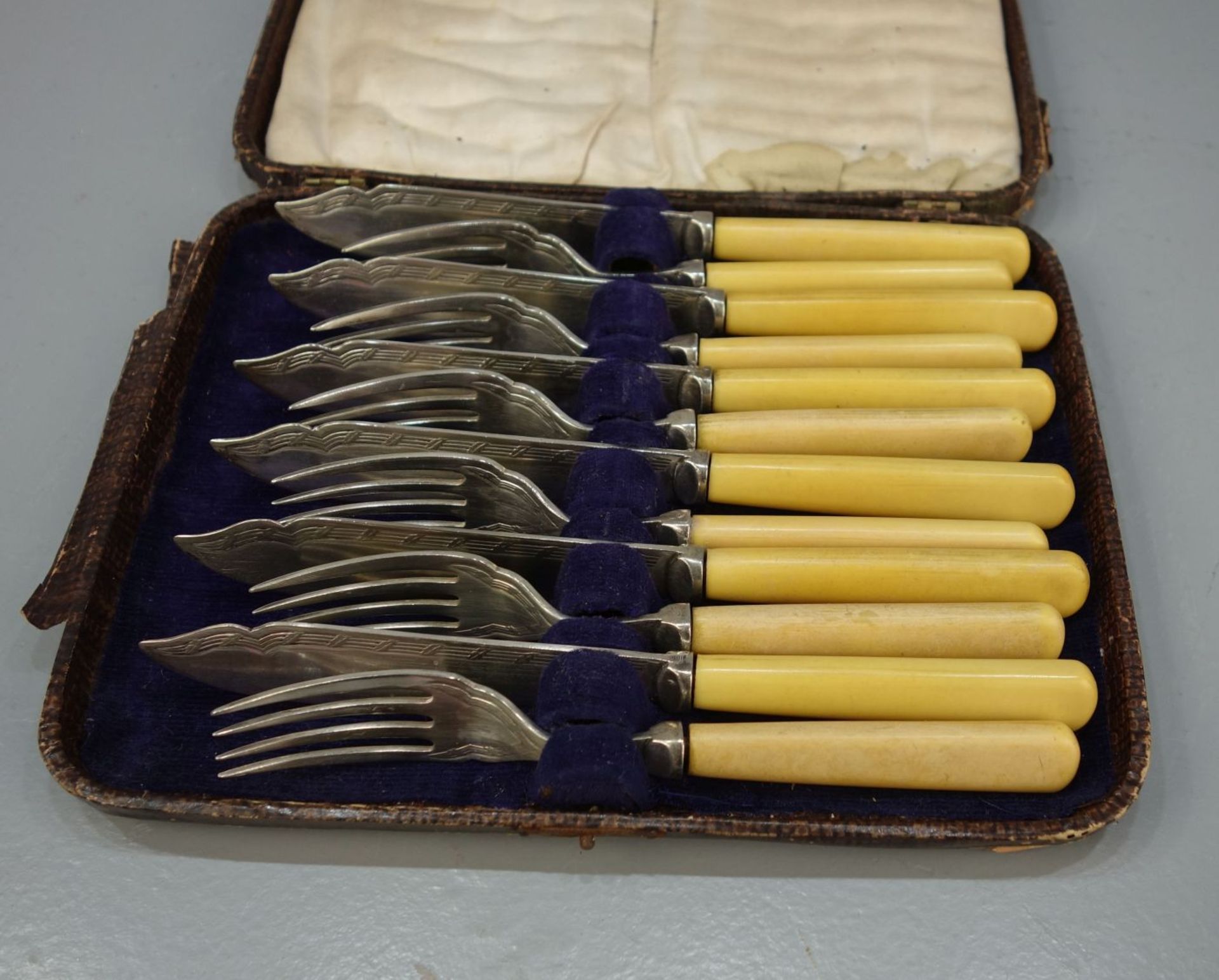 PLATED FISH CUTLERY - Image 2 of 5