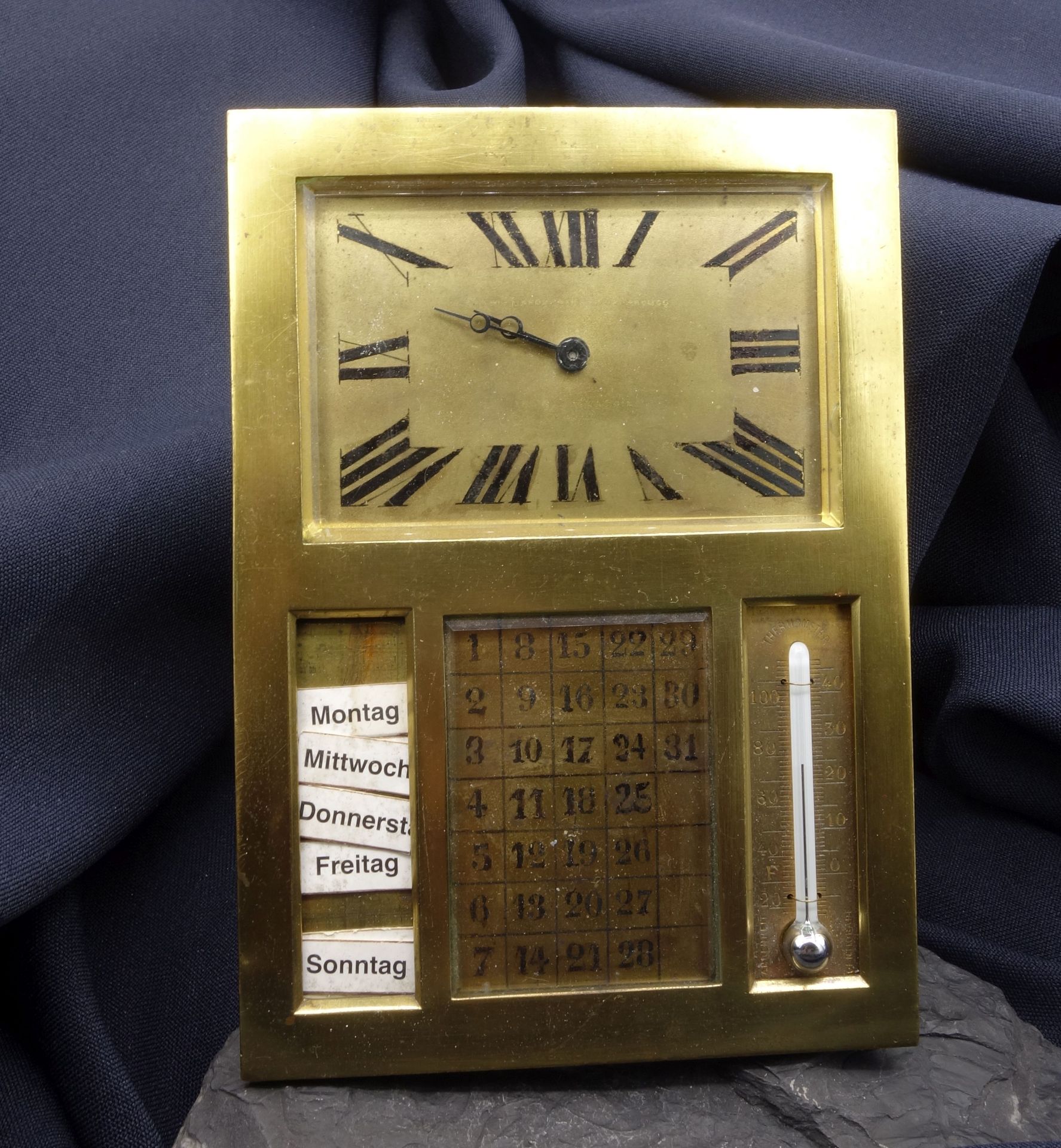 desk calendar with clock