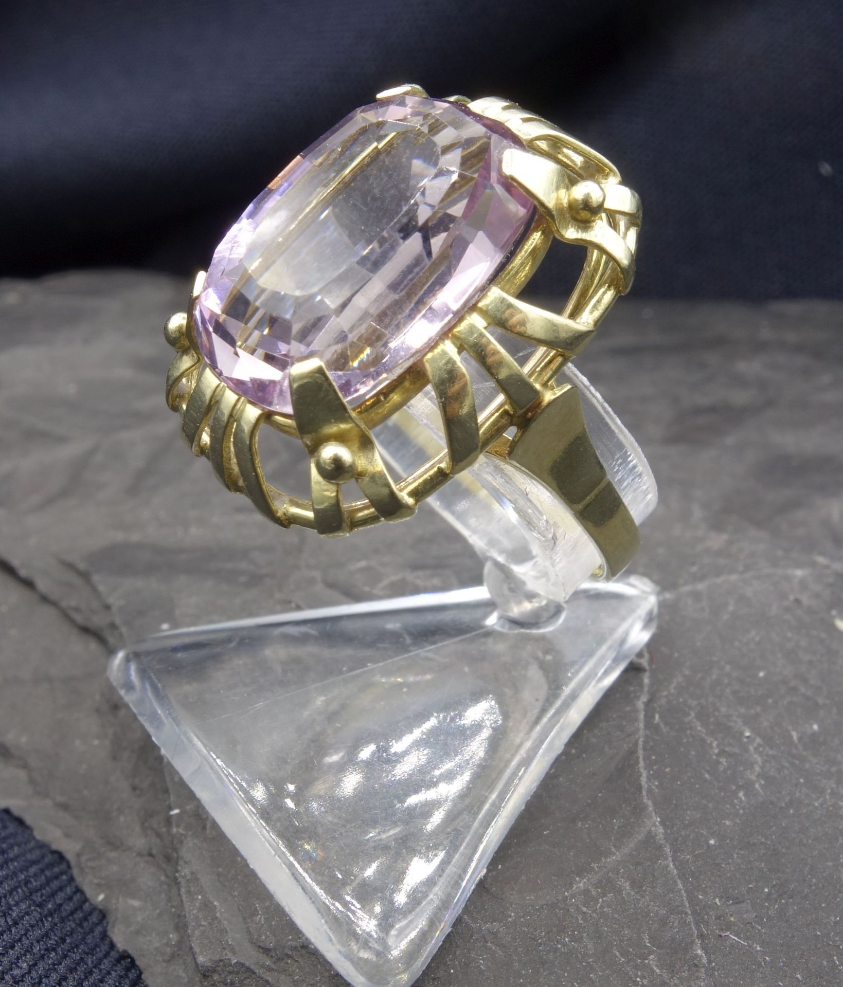 RING WITH AMETHYST, 14 ct yellow gold 