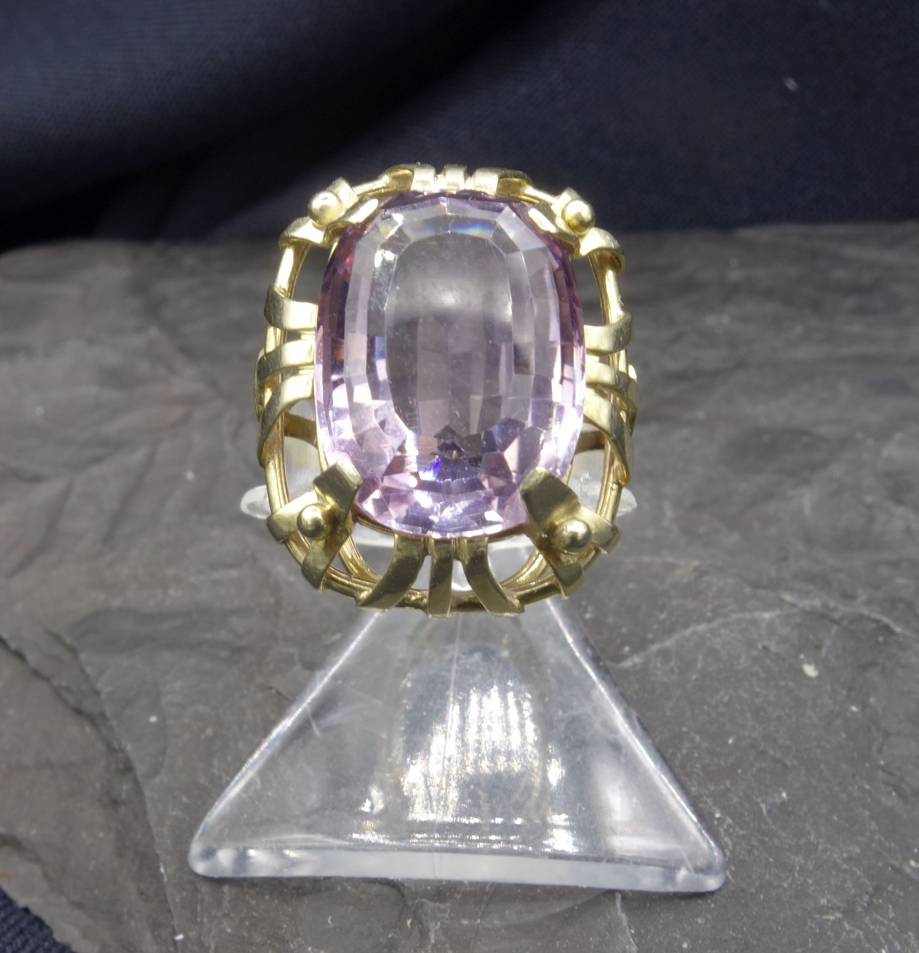 RING WITH AMETHYST, 14 ct yellow gold  - Image 2 of 3