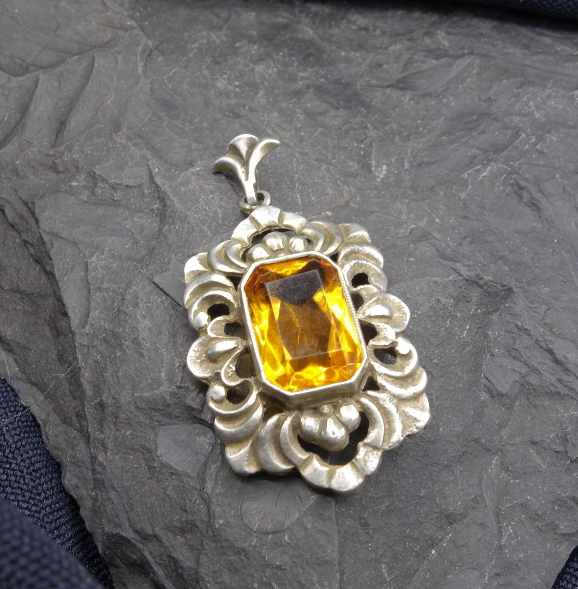 PENDANT - Image 3 of 5