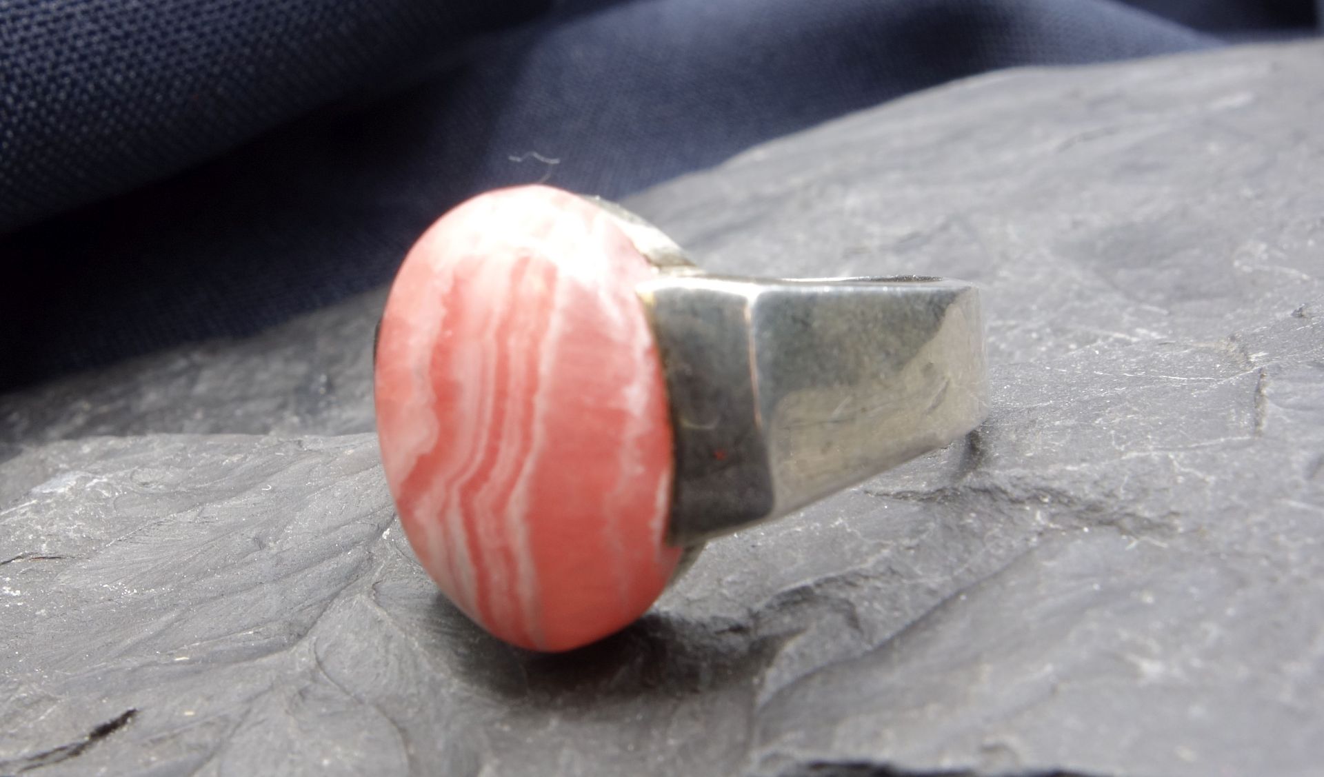 RING WITH RHODOCHROSITE - Image 2 of 4